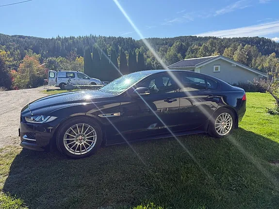 Jaguar Xe