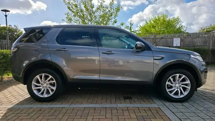 Land Rover Discovery Sport 2017 photo 4