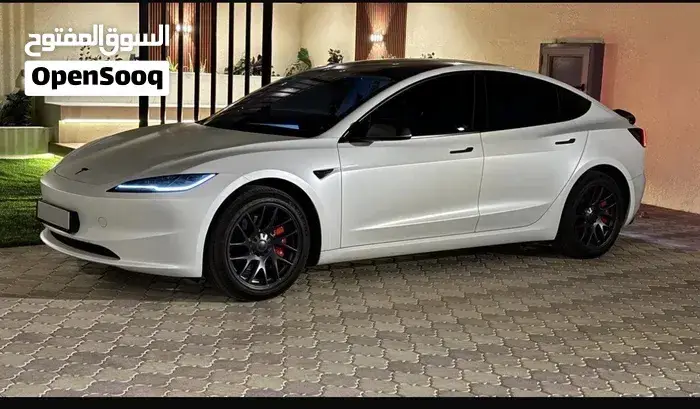 Tesla Model 3 2024 photo 2
