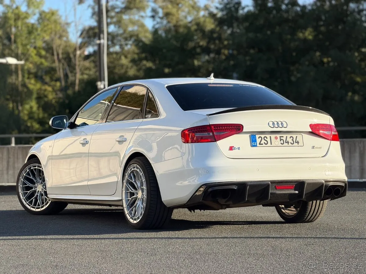 Audi S4 2012 photo 4