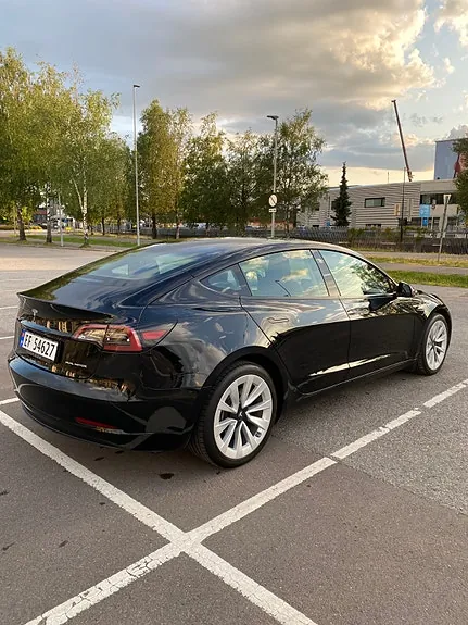Tesla Model 3 2023 photo 4