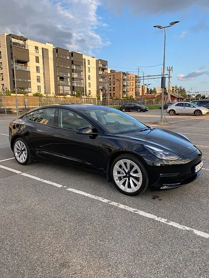 Tesla Model 3 2023 photo 3