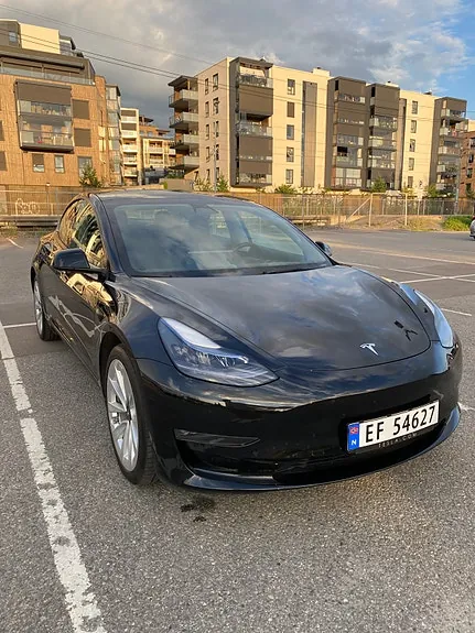 Tesla Model 3 2023 photo 2