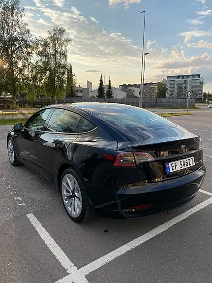 Tesla Model 3 2023 photo 5