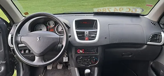 Peugeot 206 2012 photo 5
