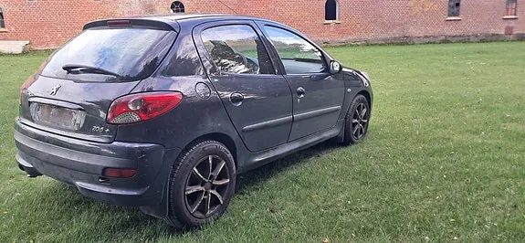 Peugeot 206 2012 photo 3