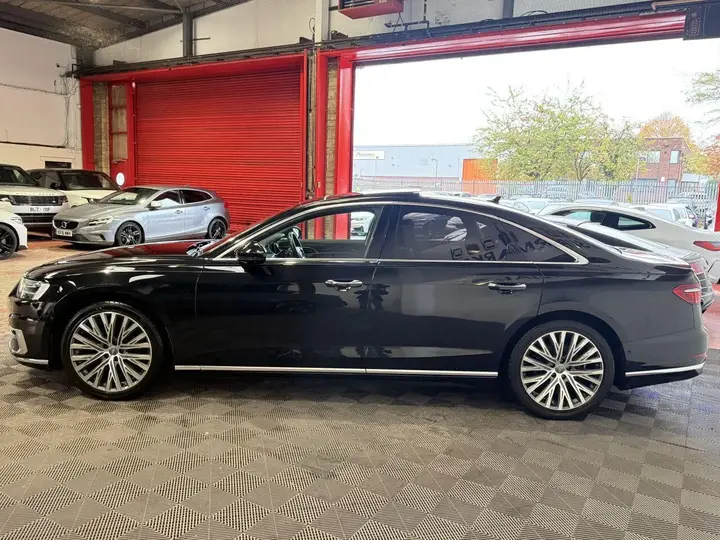 Audi A8 2018 photo 4