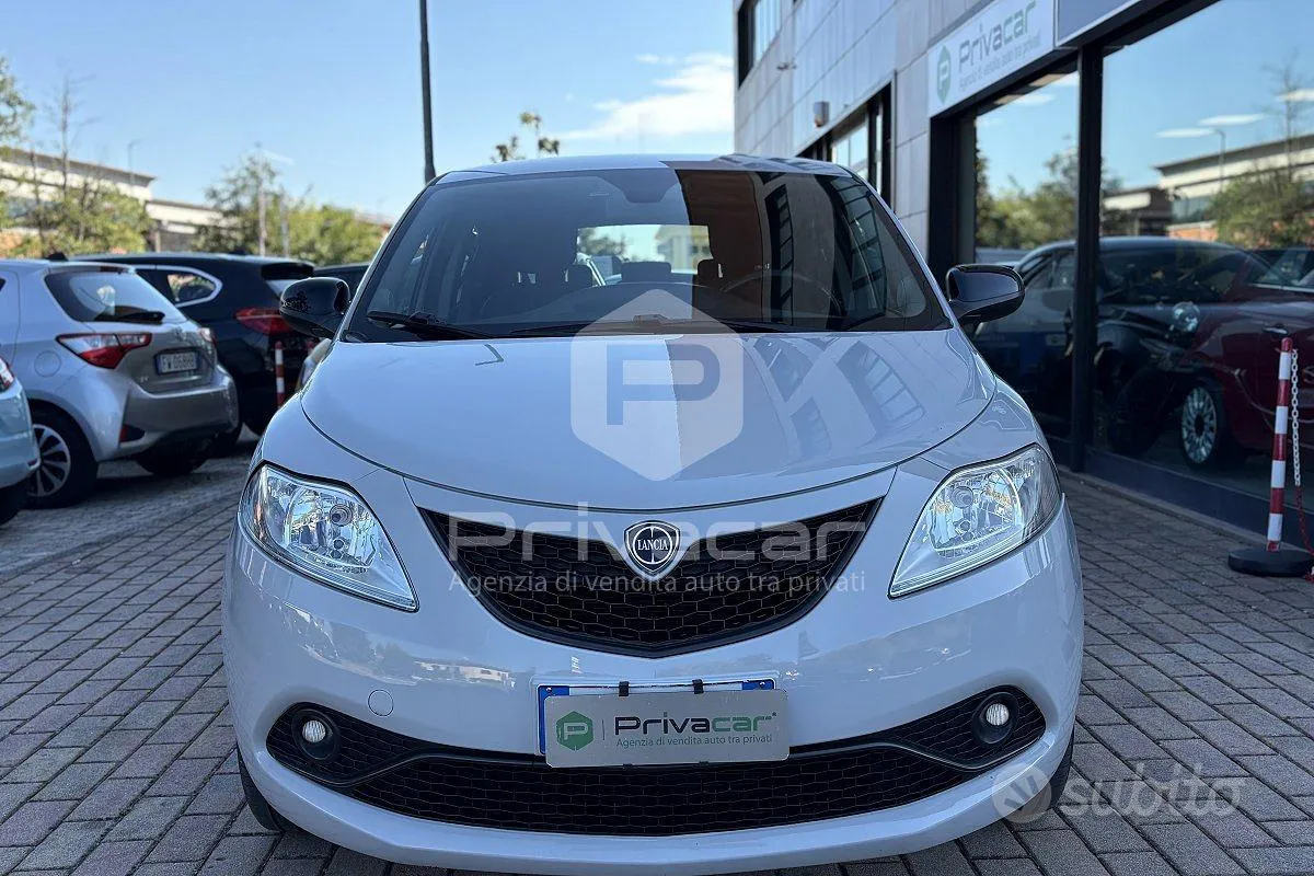 Lancia Ypsilon 2019 photo 2