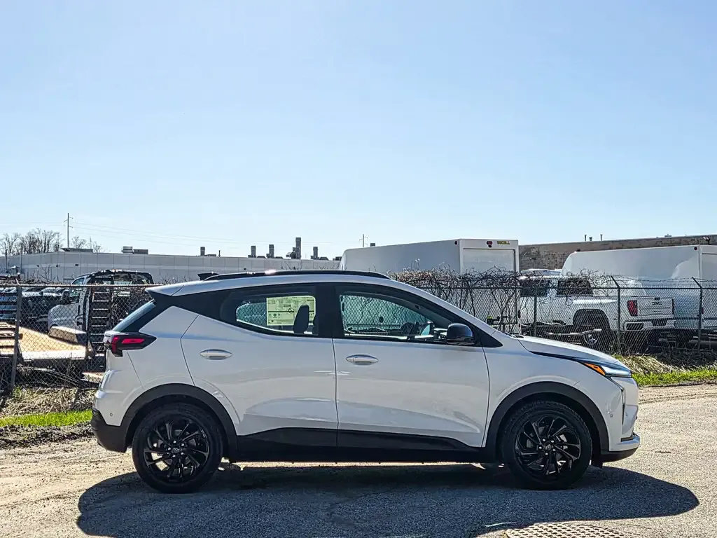 Chevrolet Bolt 2027 photo 3