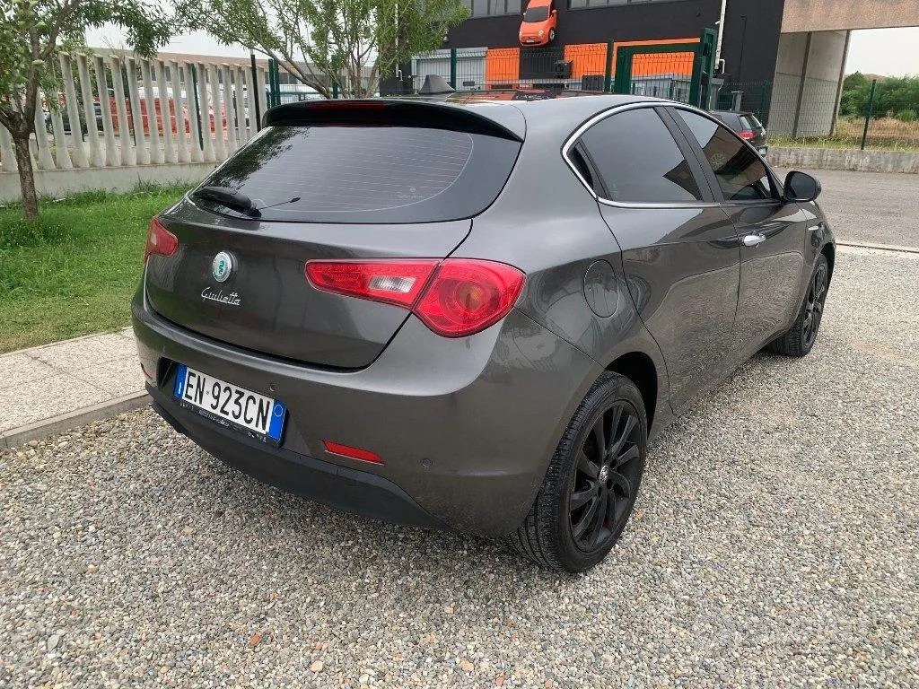 Alfa Romeo Giulietta 2012 photo 5