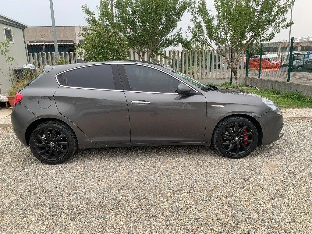 Alfa Romeo Giulietta 2012 photo 4
