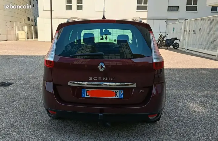 Renault Grand Scenic 2015 photo 3