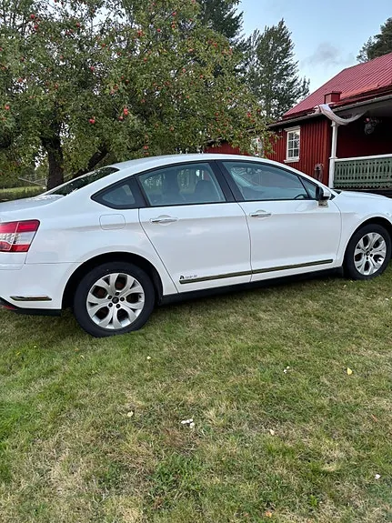 Citroen C5 2012 photo 2