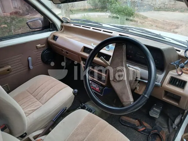 Nissan March 1991 photo 5