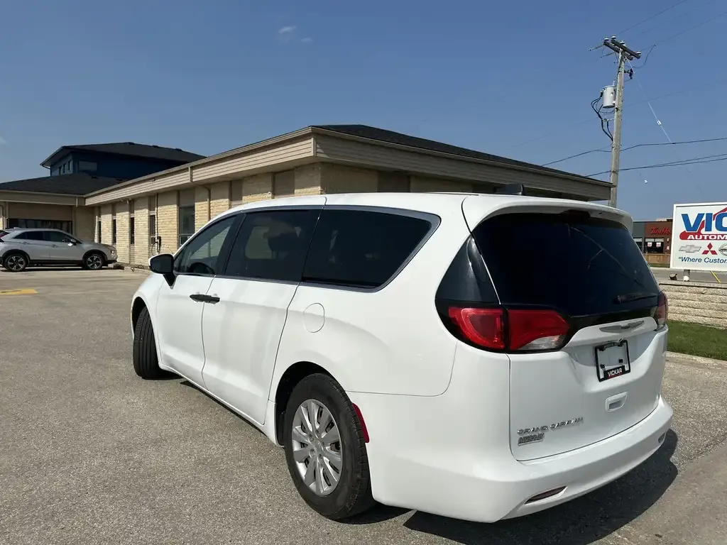 Chrysler Grand Caravan 2021 photo 3