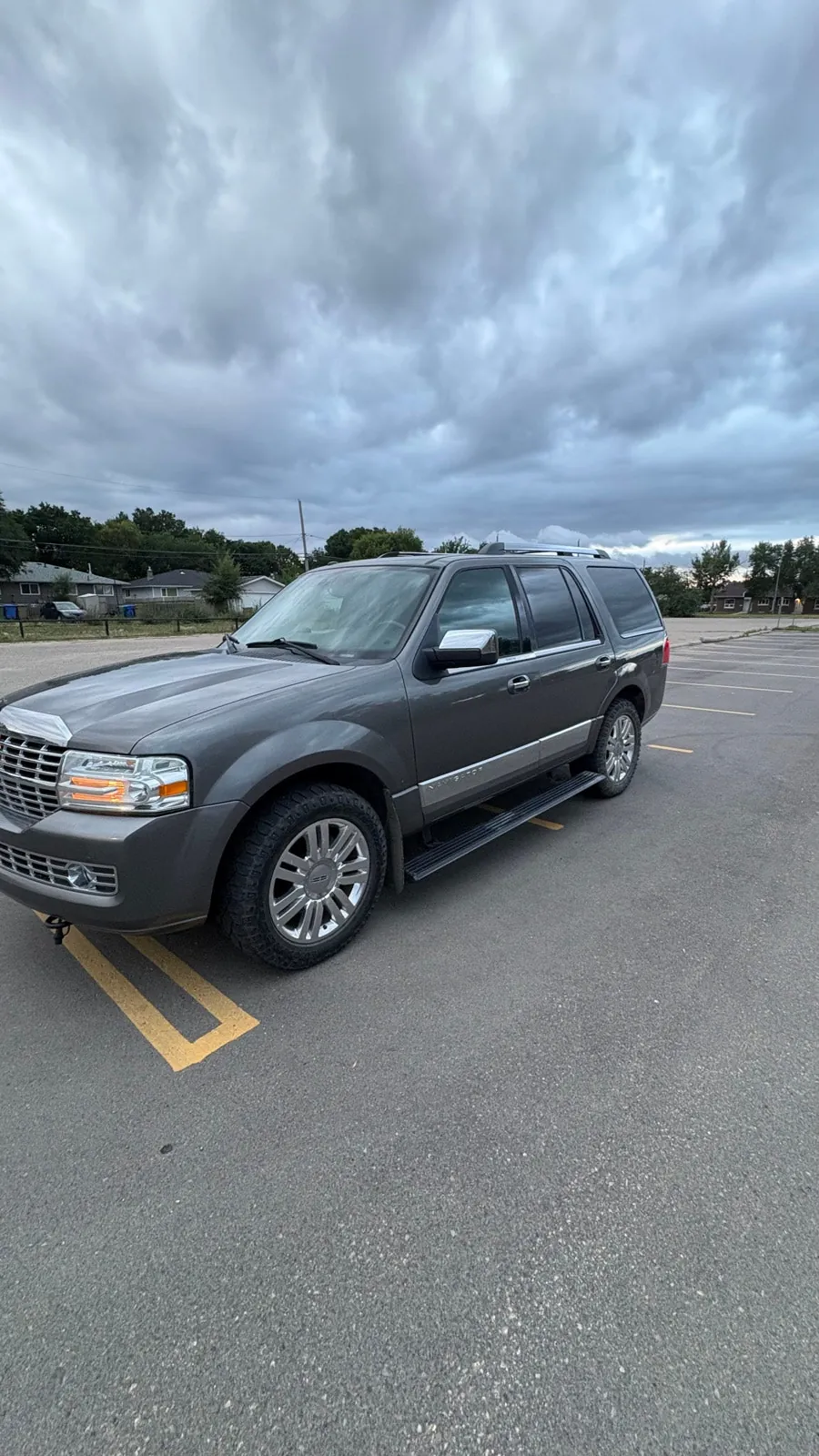 Lincoln Navigator 2011 photo 2