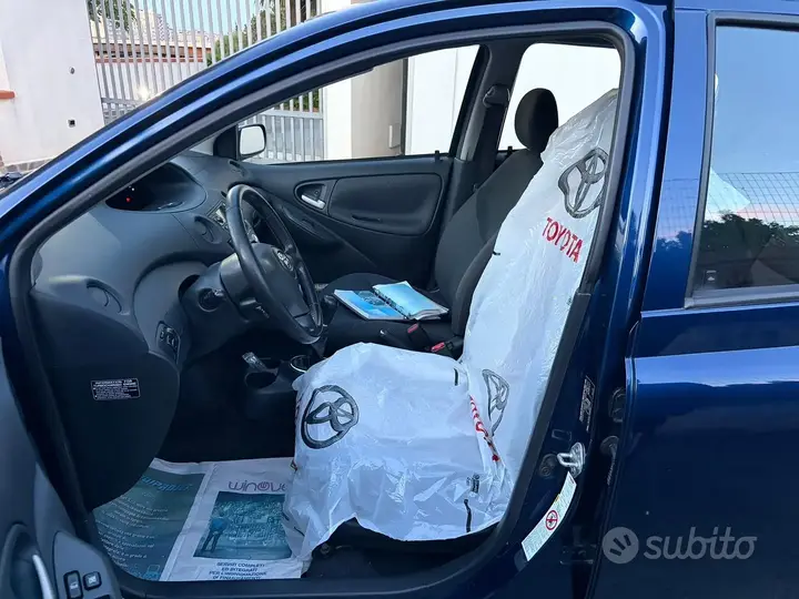 Toyota Yaris 2004 photo 3