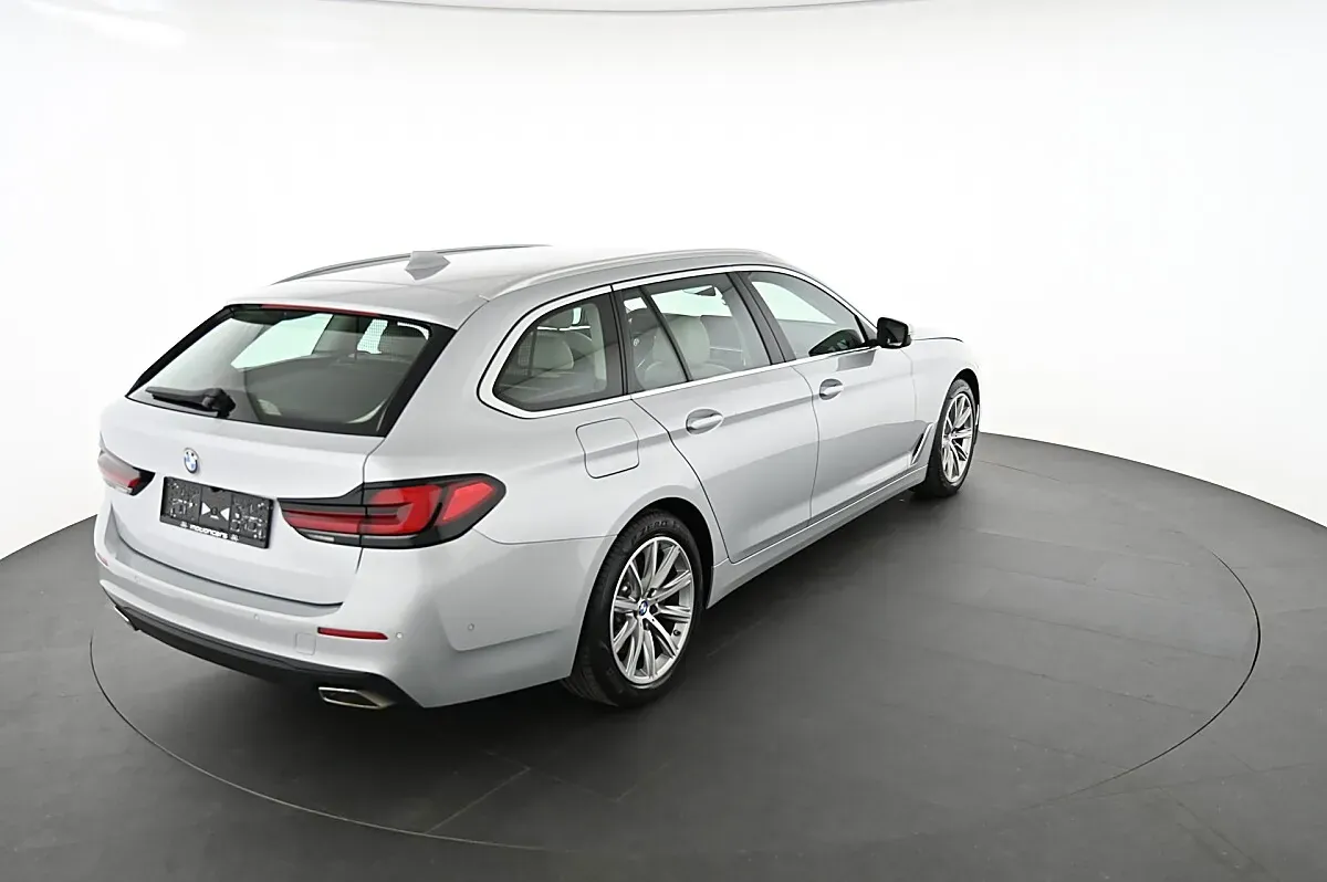 BMW 5 Series 2021 photo 2