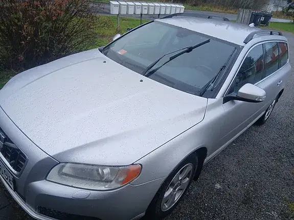 Volvo V70 2010 photo 2