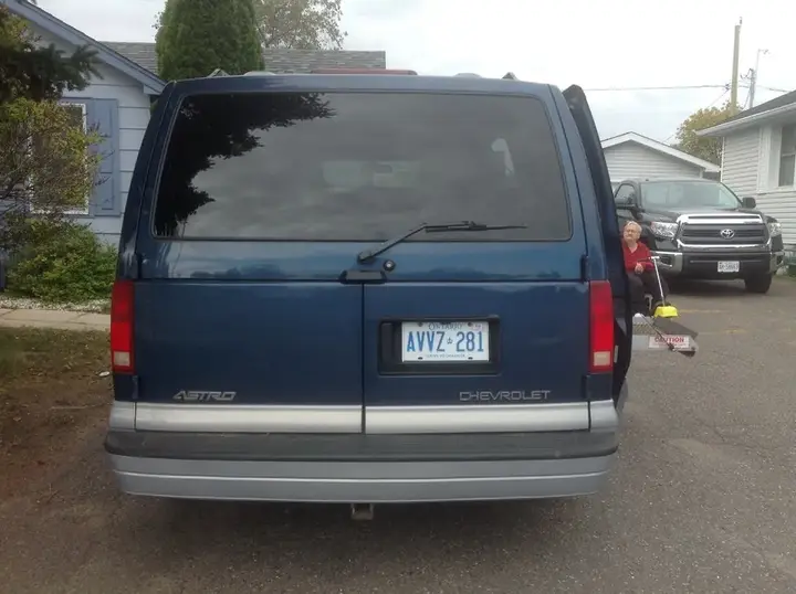 Chevrolet Astro 1998 photo 5