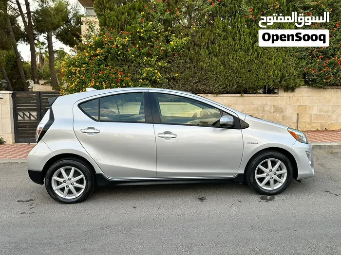 Toyota Prius C 2017 photo 3