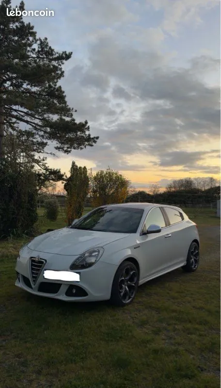 Alfa Romeo Giulietta 2010 photo 2