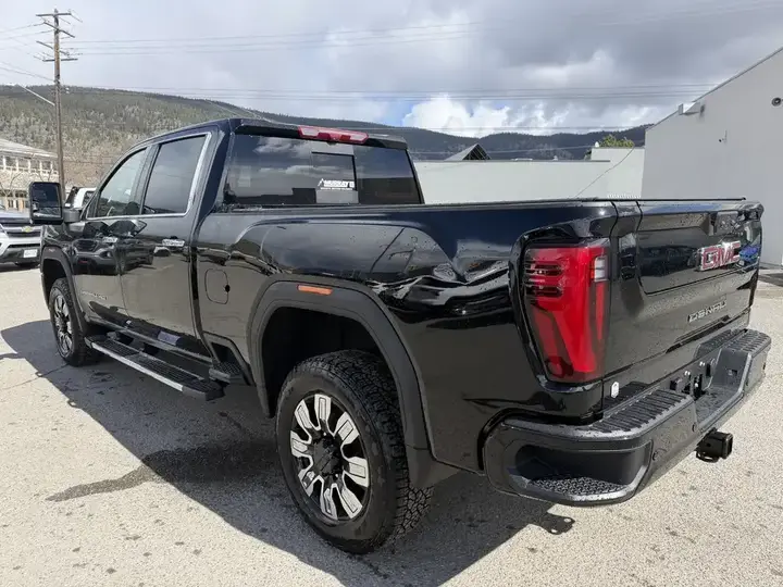 GMC Sierra 3500Hd 2026 photo 3