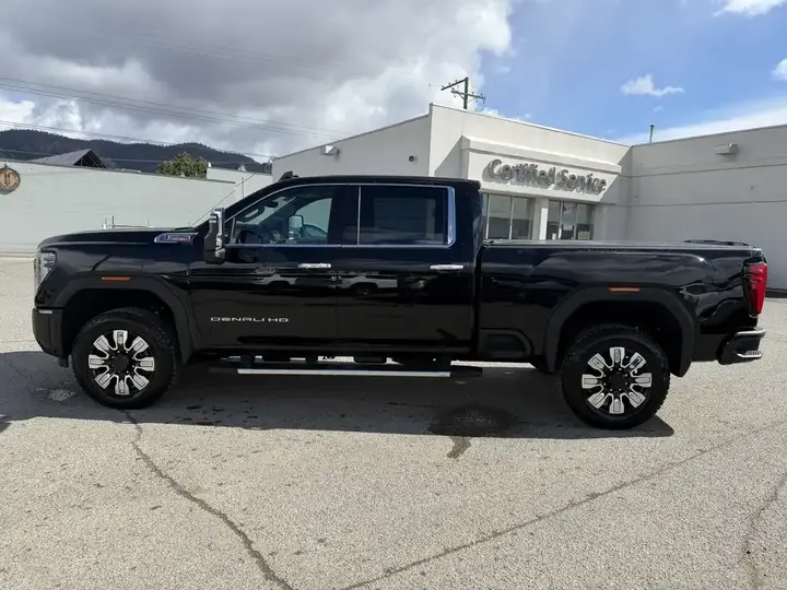 GMC Sierra 3500Hd 2026 photo 2