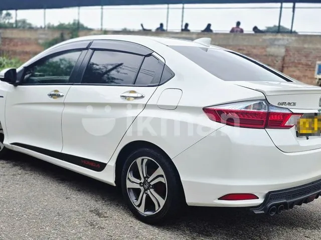 Honda Grace 2015 photo 3