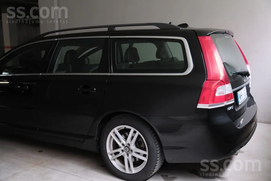 Volvo V70 2016 photo 2