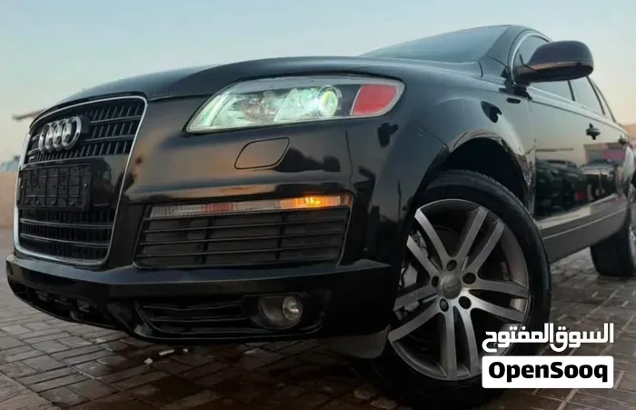 Audi Q7 2010 photo 2