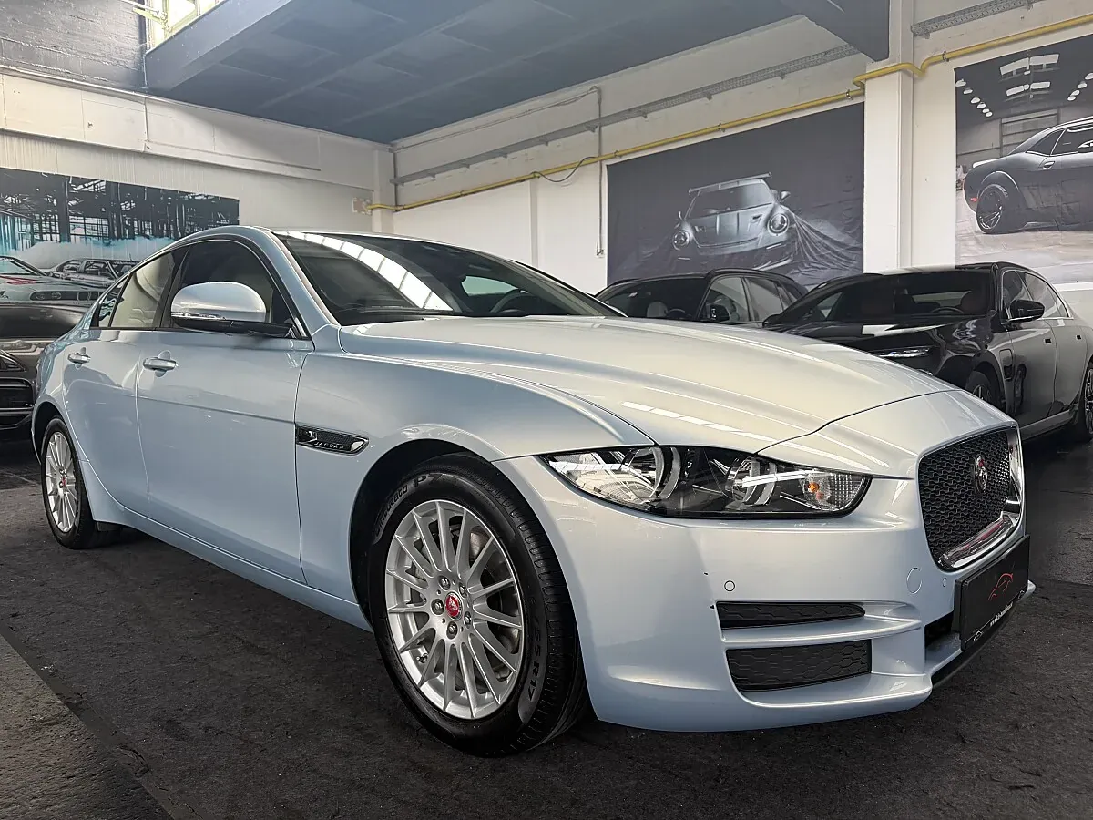 Jaguar Xe 2015 photo 2