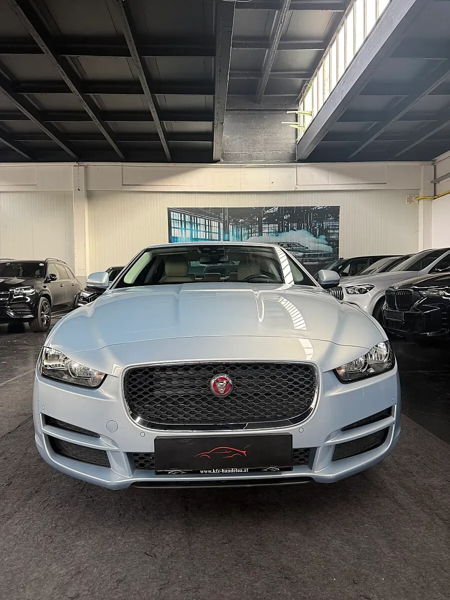 Jaguar Xe 2015 photo 3