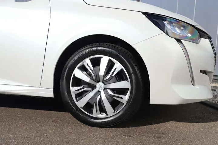 Peugeot 208 2020 photo 5