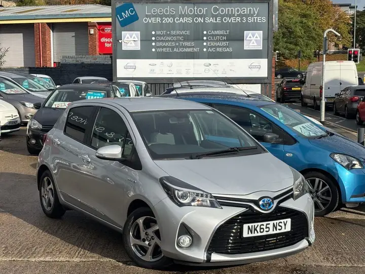 Toyota Yaris 2015 photo 2