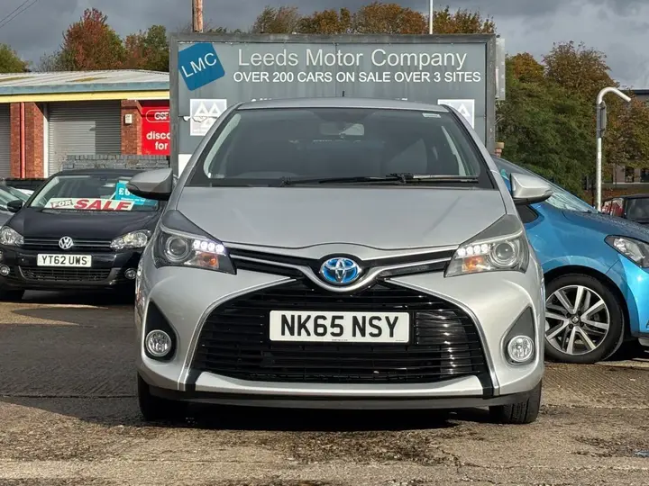 Toyota Yaris 2015 photo 5