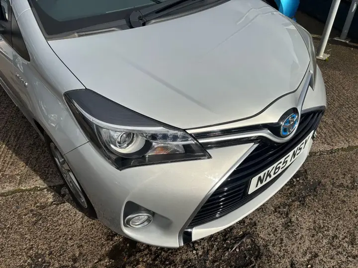 Toyota Yaris 2015 photo 4