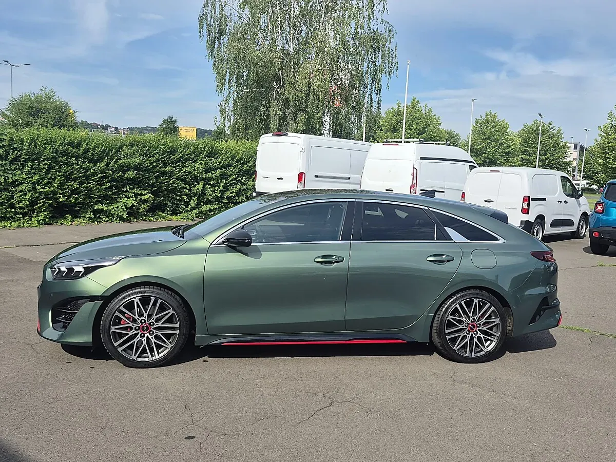 Kia Proceed 2023 photo 2