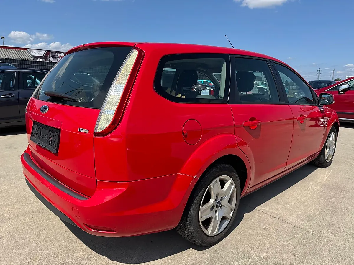 Ford Focus 2010 photo 2