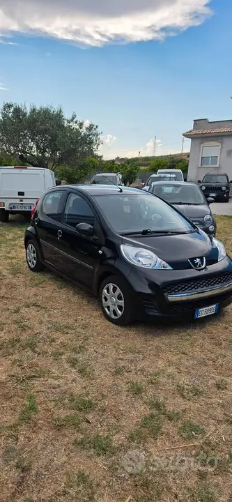 Peugeot 107 2011 photo 2