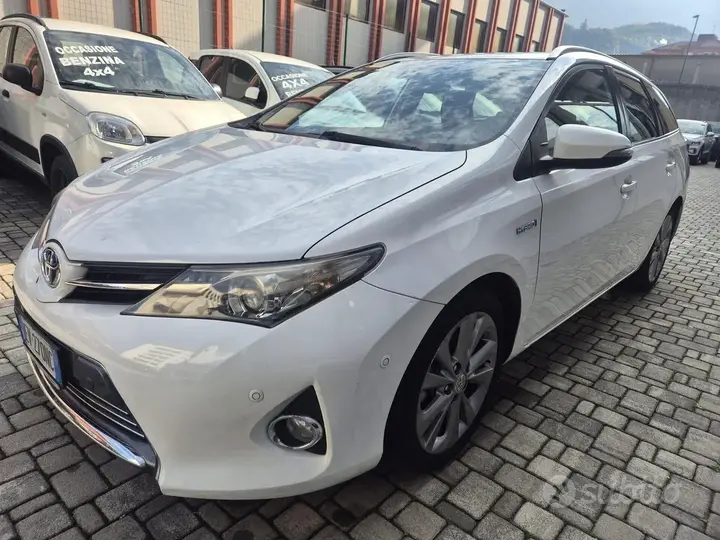 Toyota Auris 2014 photo 2