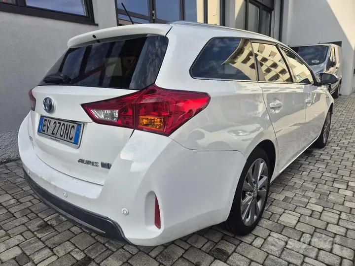 Toyota Auris 2014 photo 3