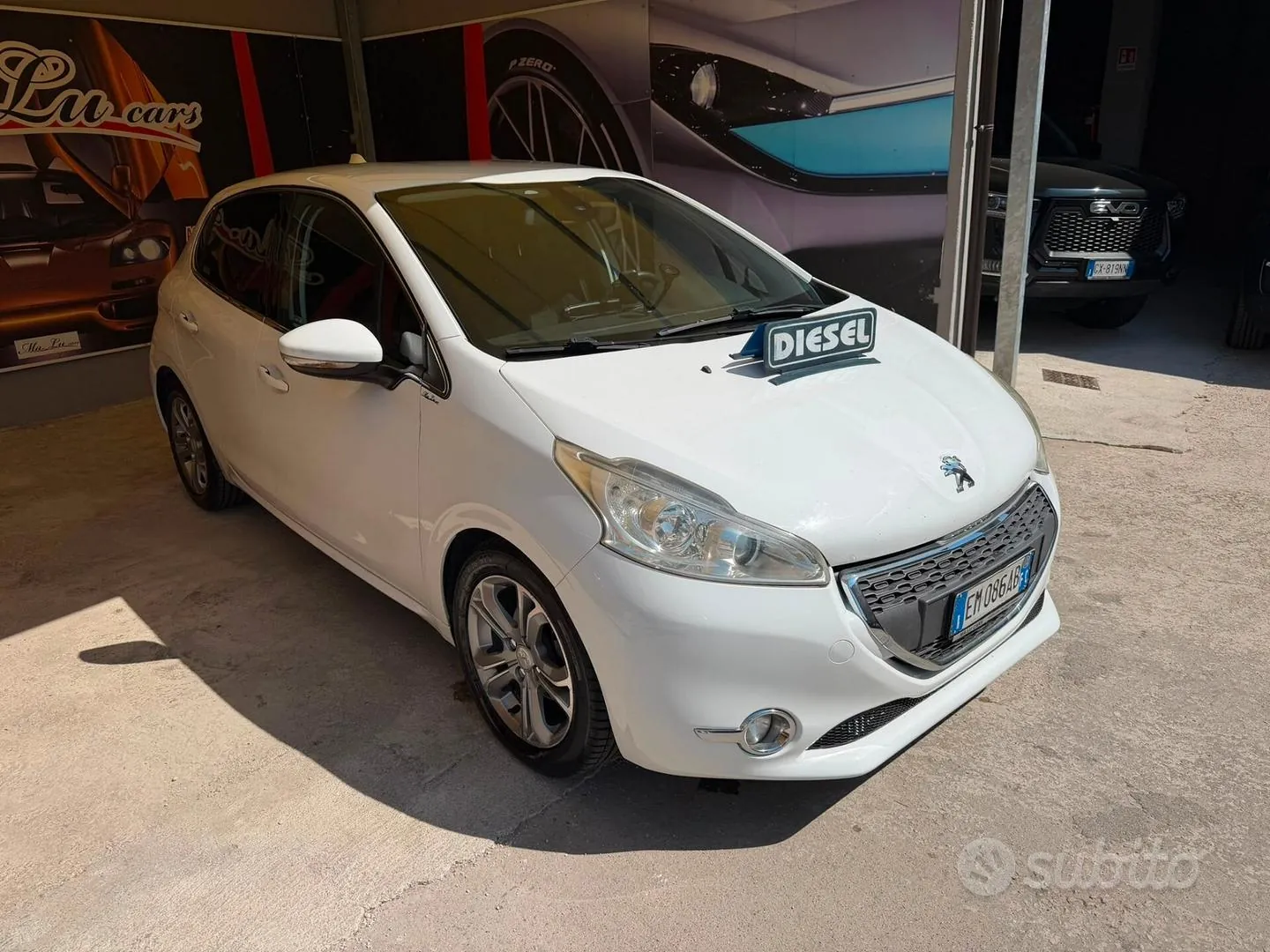 Peugeot 208 2012 photo 2
