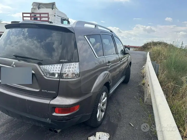 Mitsubishi Outlander 2010 photo 3