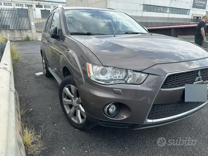 Mitsubishi Outlander 2010 photo 4