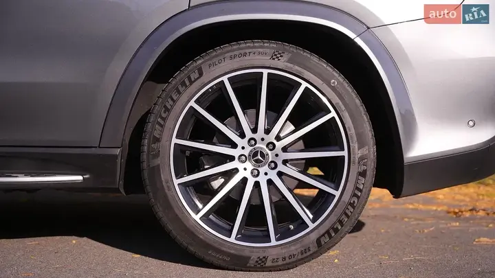 Mercedes-Benz Gls-Class 2023 photo 4