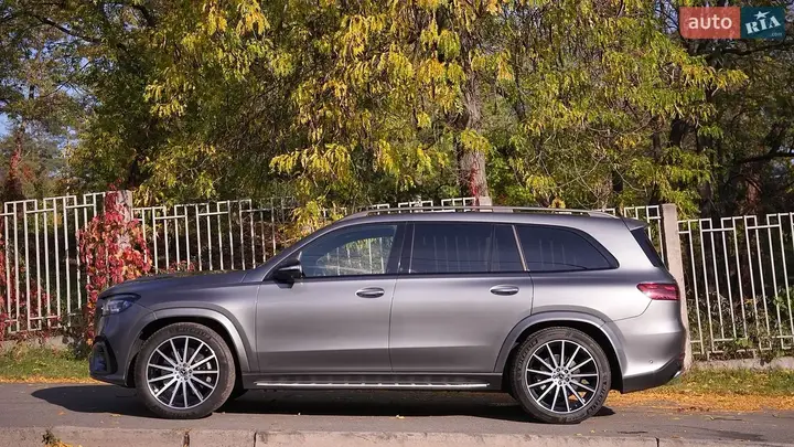 Mercedes-Benz Gls-Class 2023 photo 3