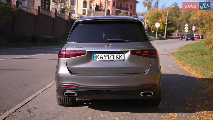 Mercedes-Benz Gls-Class 2023 photo 2