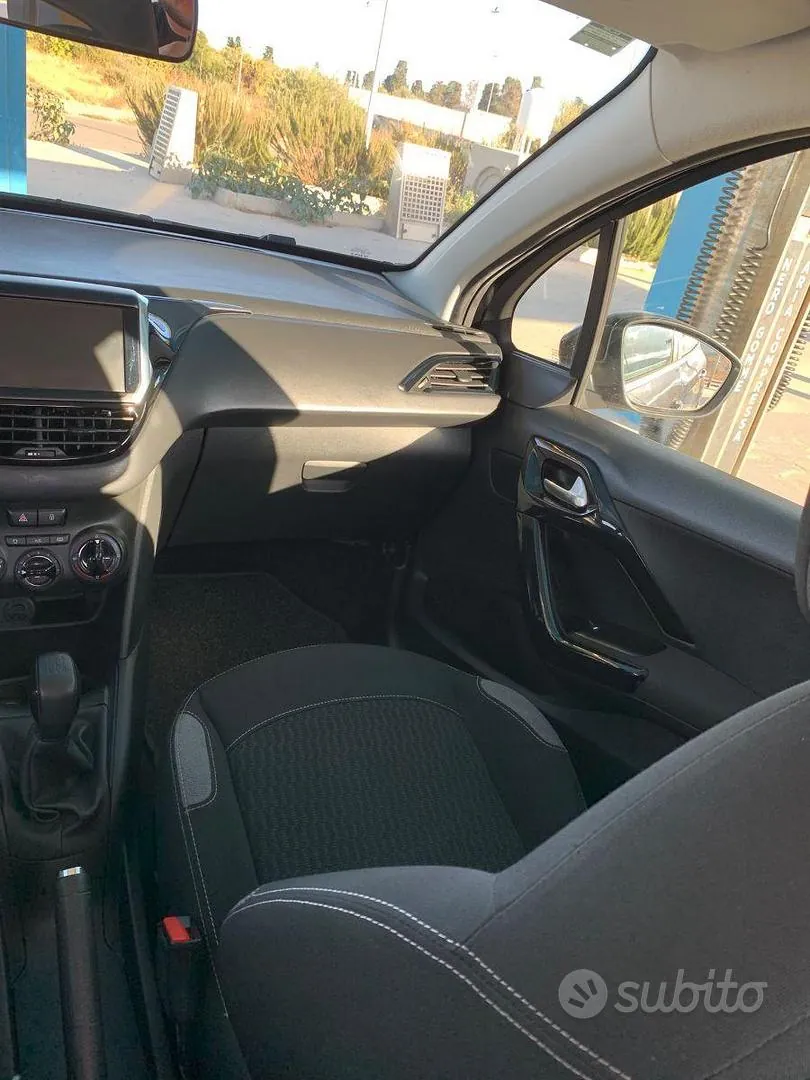 Peugeot 208 2016 photo 5