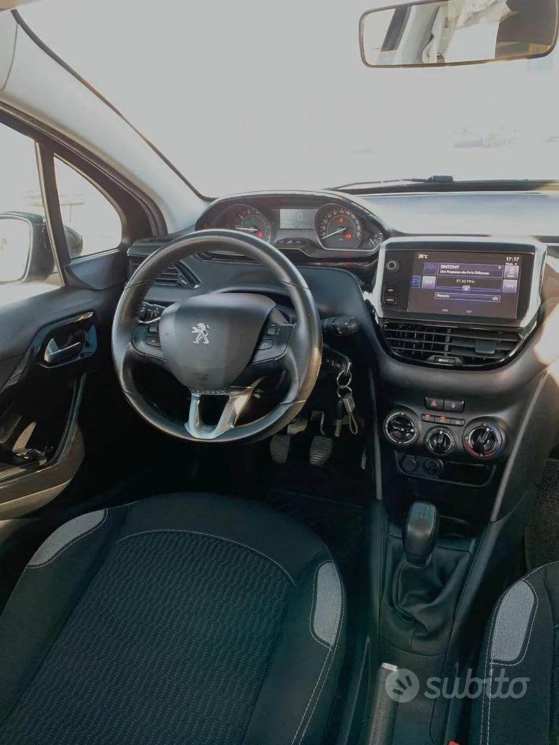 Peugeot 208 2016 photo 3